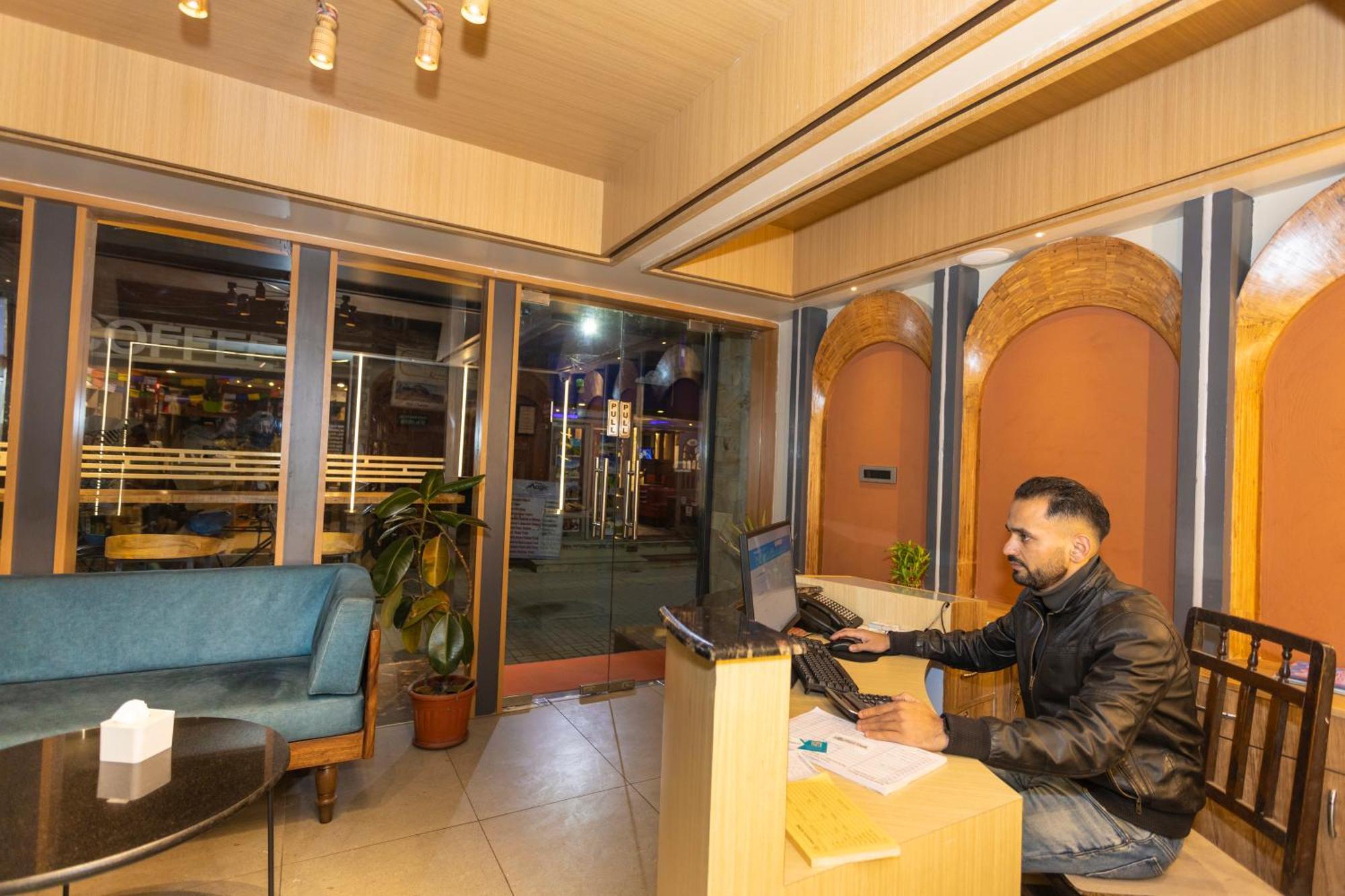 Ananta Home Kathmandu Buitenkant foto